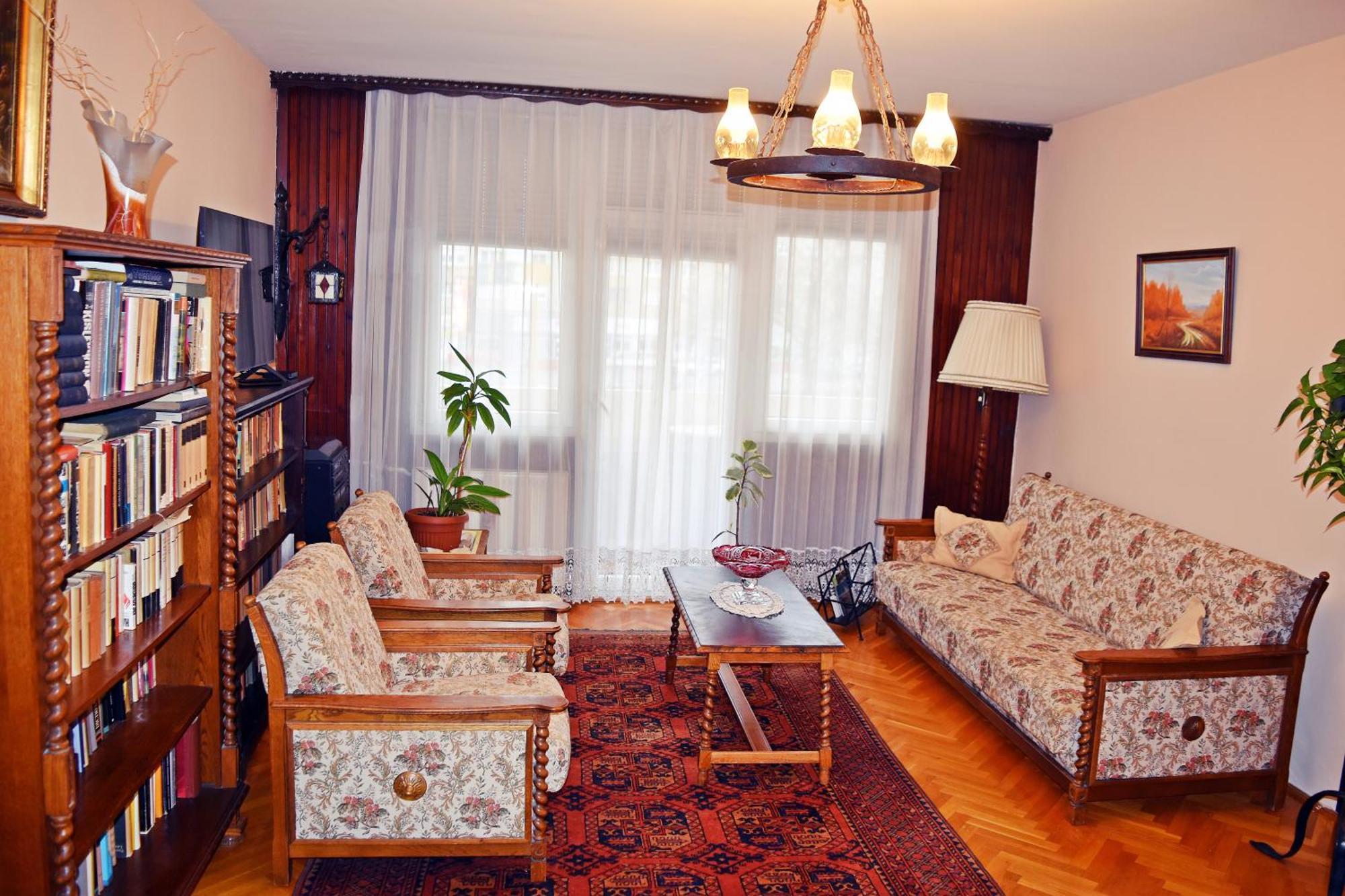 Belvarosi Classic Apartman 85 Square Meters Szombathely Eksteriør bilde
